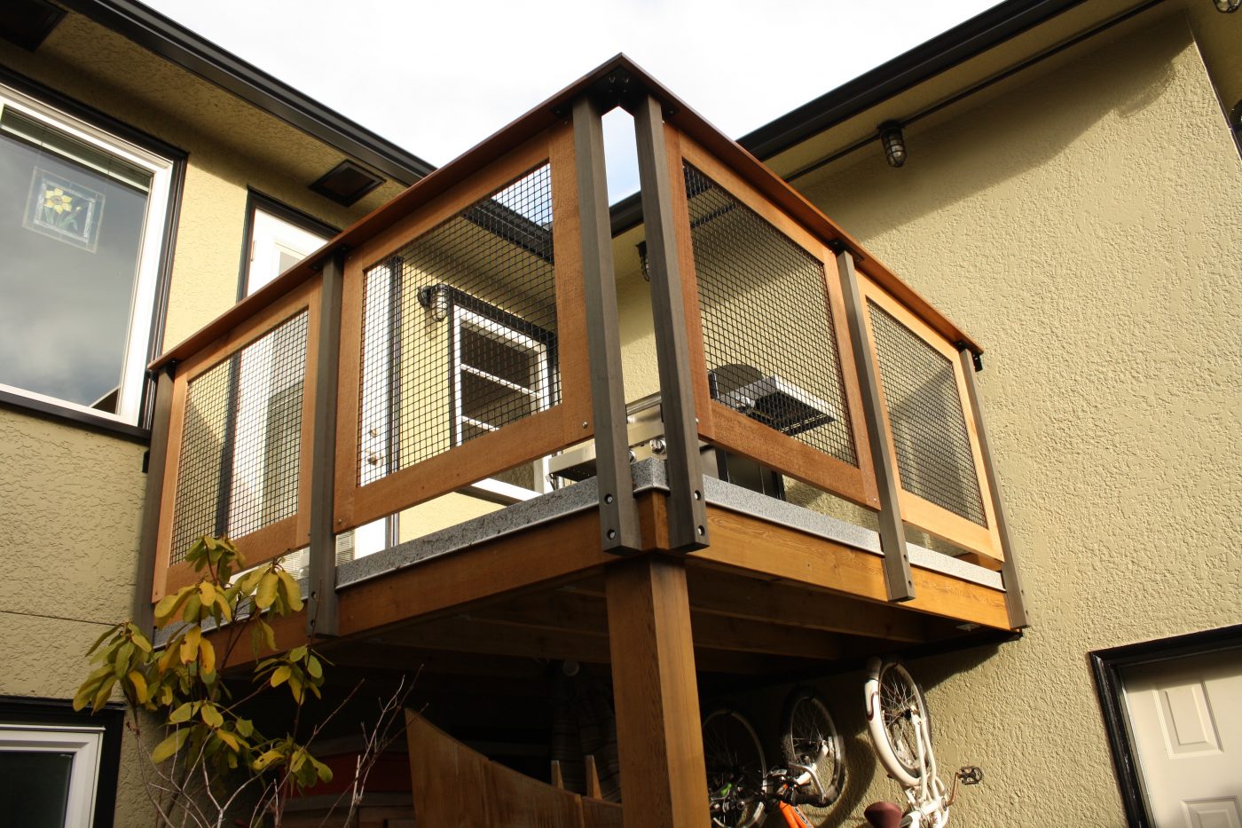 Custom cedar and mahogany deck railings